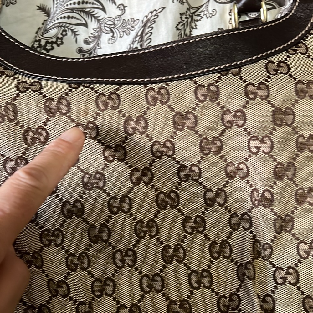 Vintage Gucci Shoulder Bag. Come with free wallet - Picture 7 of 16